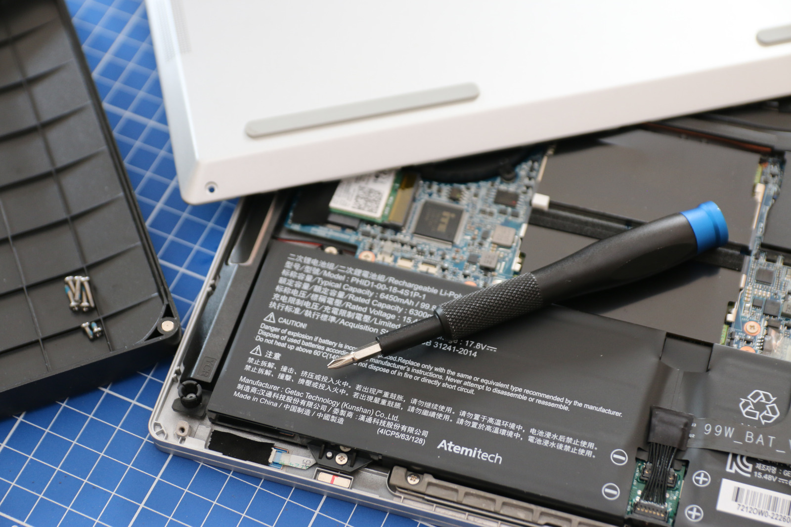 To open the case of your TUXEDO notebook, all you need is a screwdriver.