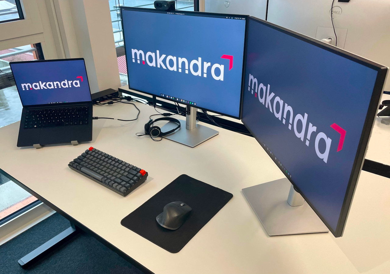 A workstation at makandra in Augsburg equipped with a TUXEDO InfinityBook.